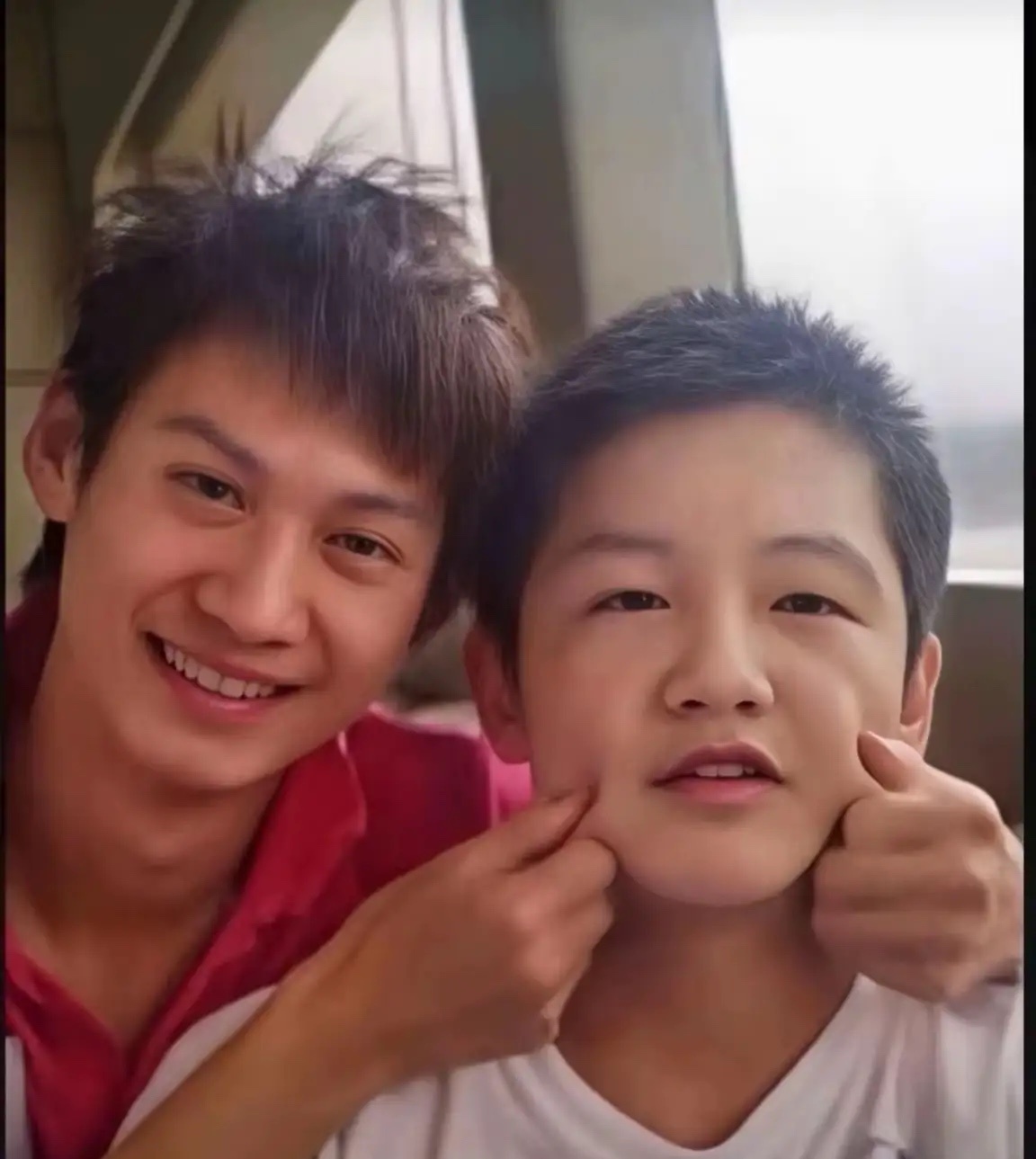 笑哭😂       周雨叫暂停，和教练说想赢一局，把解说都给逗笑了。周雨赛前给