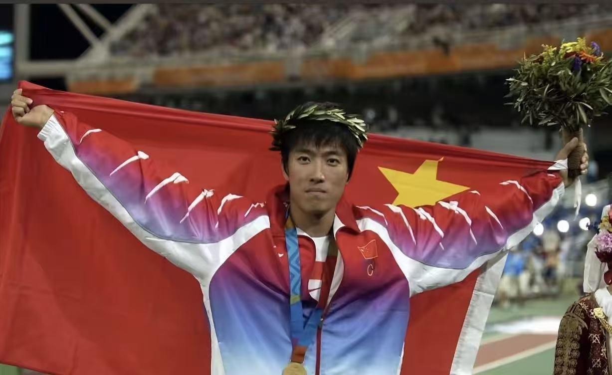 9月10号，刘翔热搜第一！获49.4万买断费，把11年工资982935元全部捐给