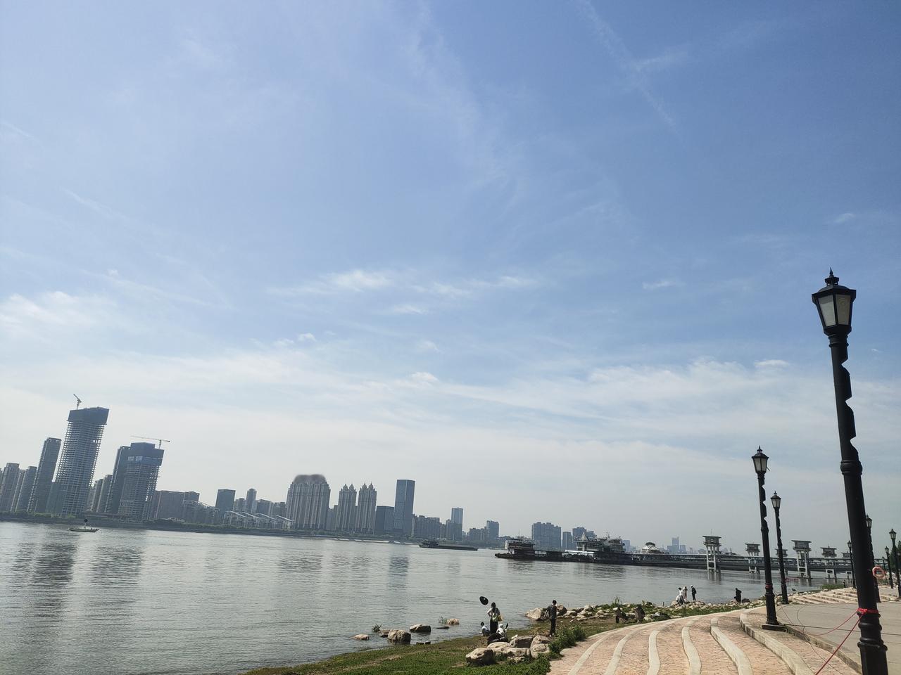 基层工作就是马拉松，有的人适合乘风破浪、有的人适合静水行舟
朋友是县直单位的小股