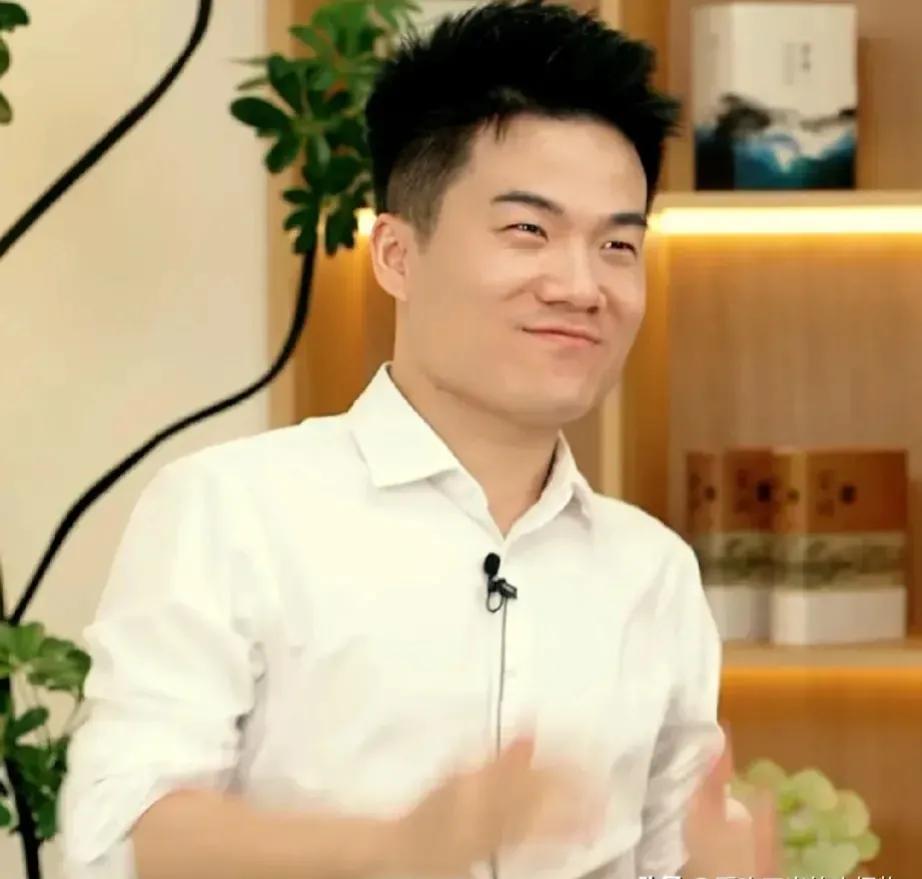 得知古尔纳要来董宇辉直播间，迟子建高兴坏了：