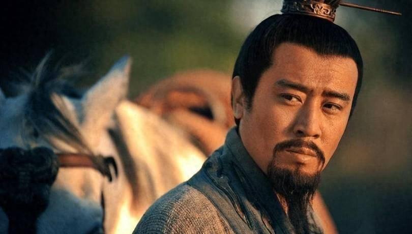 刘备三顾茅庐请出诸葛亮，人生决策却错过了比诸葛亮还厉害的高人是谁？
公元189年