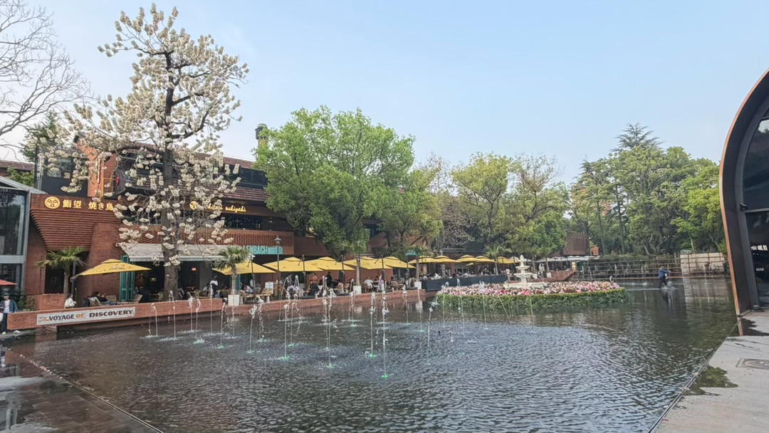 现在随便一个购物园区都很美呢 