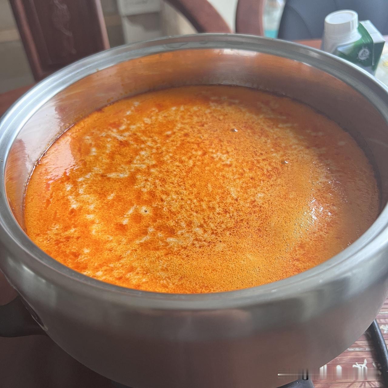 自从去了一趟贵州，不知就怎么爱上了凯里的红酸汤。在贵州吃过几次，尤其是红酸汤鱼，