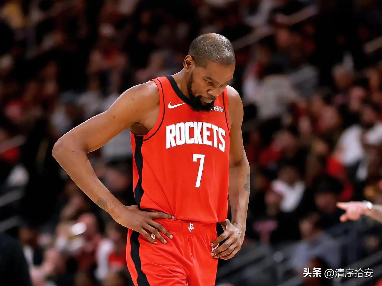 湖人在主场再次击败火箭，不仅说明了湖人队内让权顺利完成，还说明火箭队杜兰特身边需