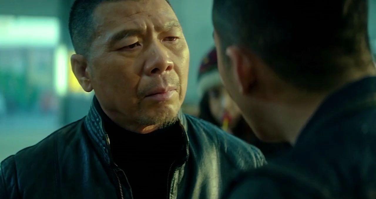 那晚，六爷用一身穷骨头，挡住了洋火儿递过来的几万块钱。
你看懂了没？
他拒绝的不