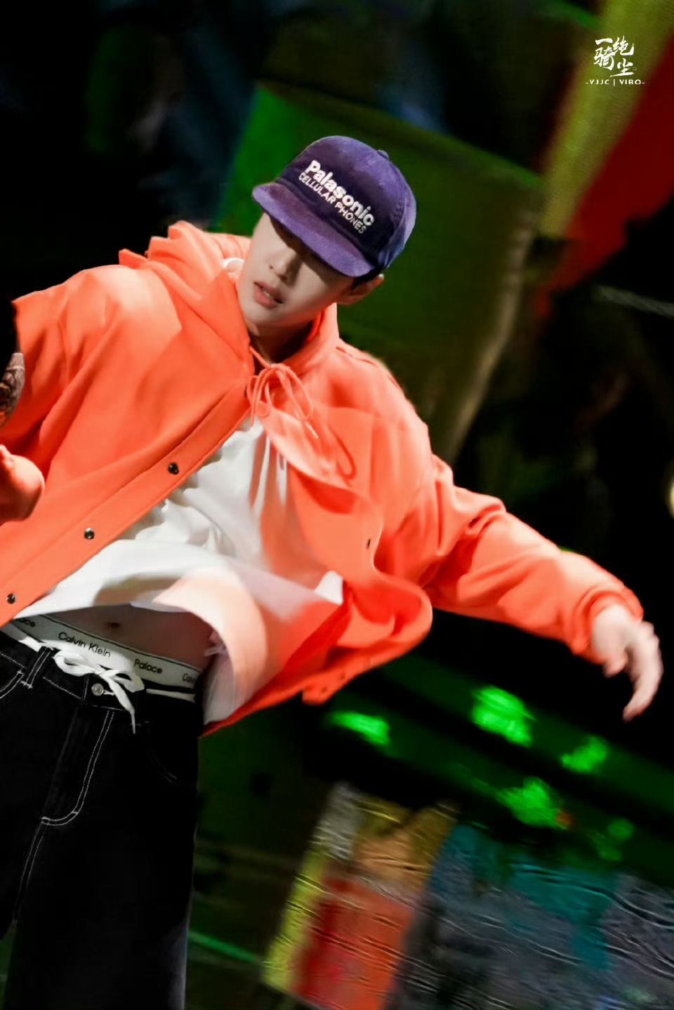 一把绝世好腰王一博王一博的考古日常向全世界安利王一博