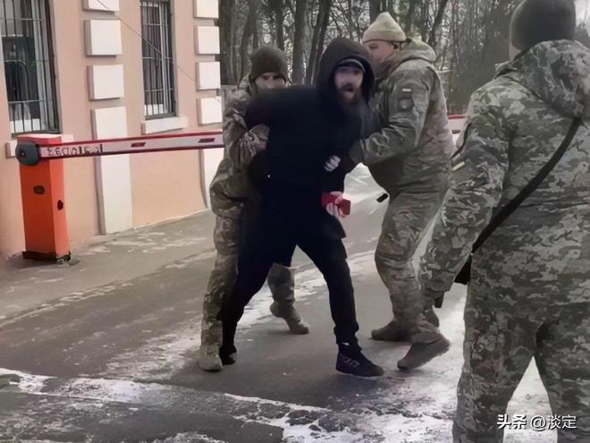乌克兰政府放出了绝招，乌克兰政府放出最后一招宣布，基辅市征兵办中心停止工作，所有