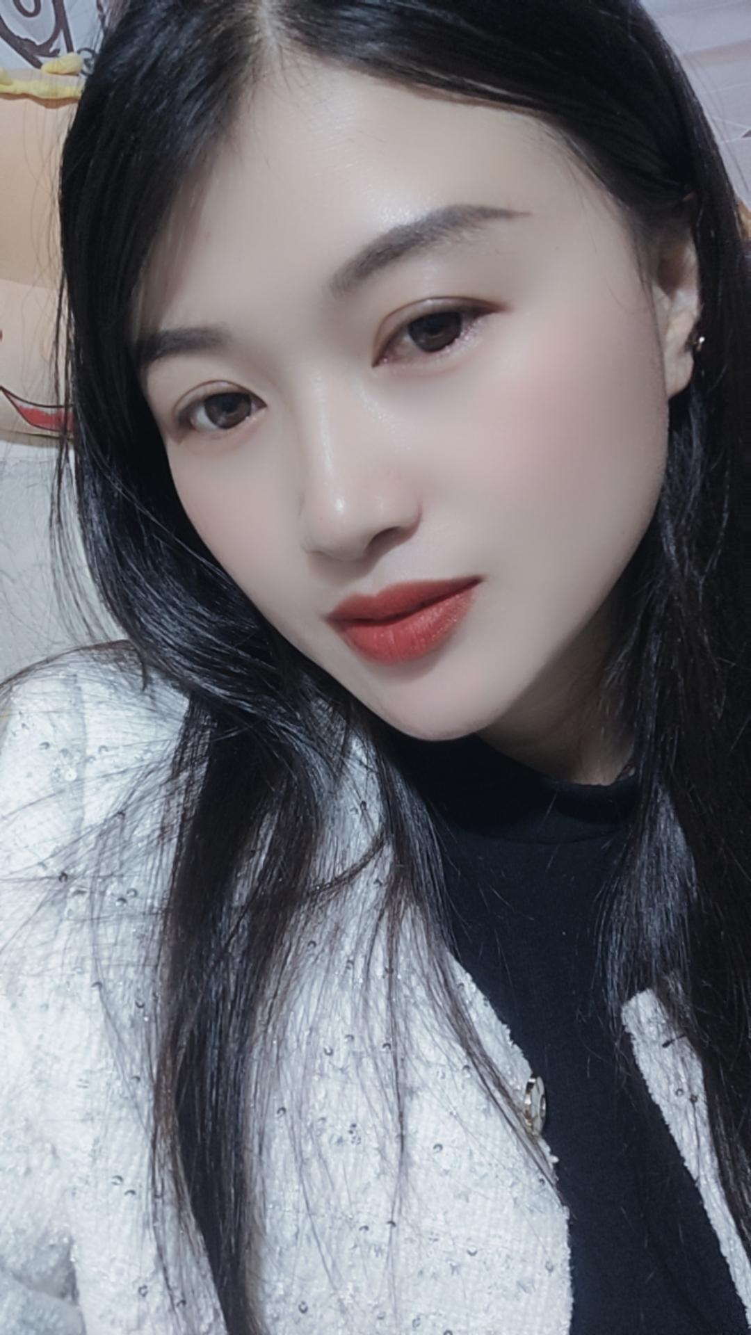 你是我动了情的人，只可惜不是属于我的人，你是我唯一动了心却不能在一起的...