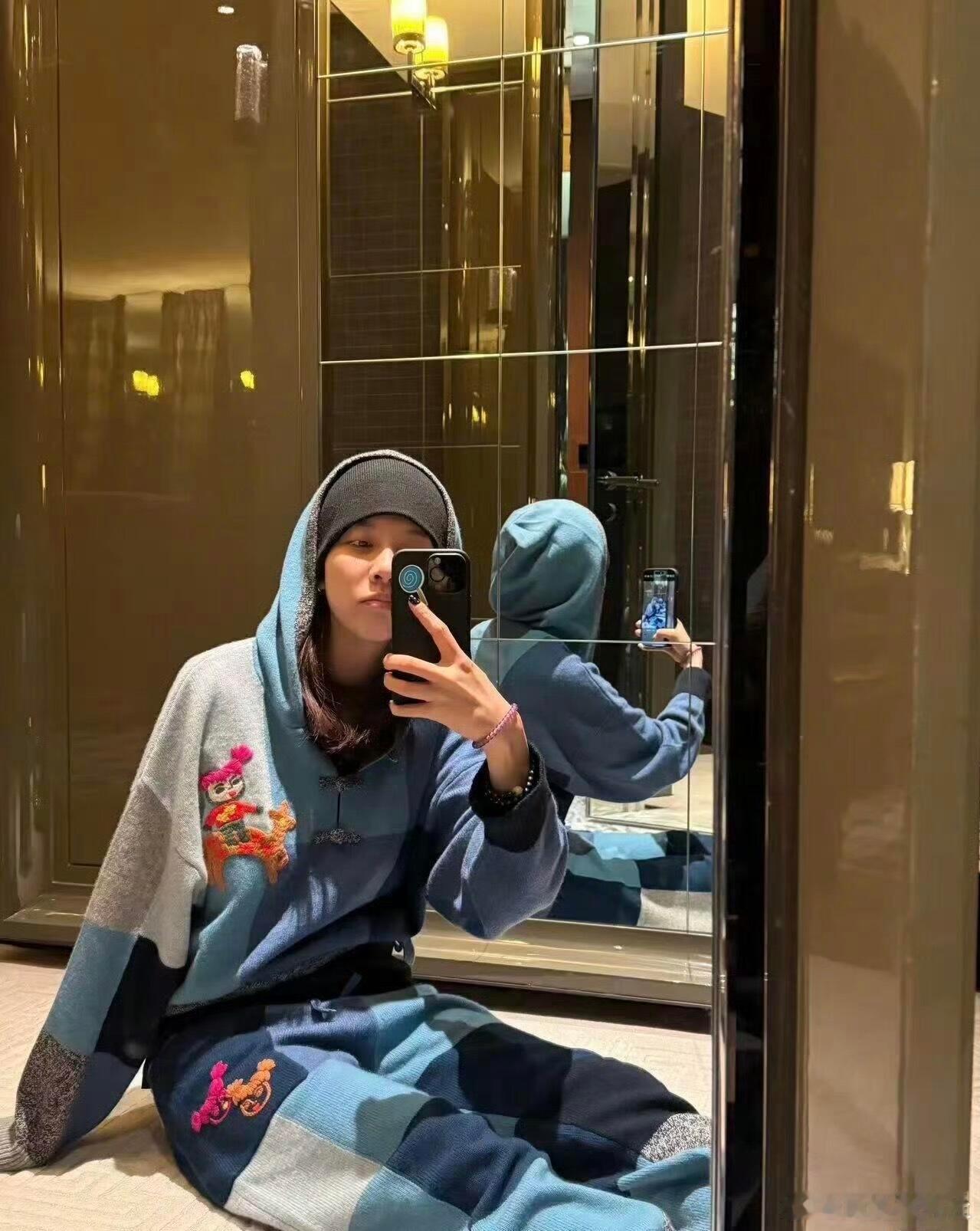 不是？宋妍霏和窦靖童是什么情况？窦靖童还秒删ins和宋妍霏撞同款的照片 