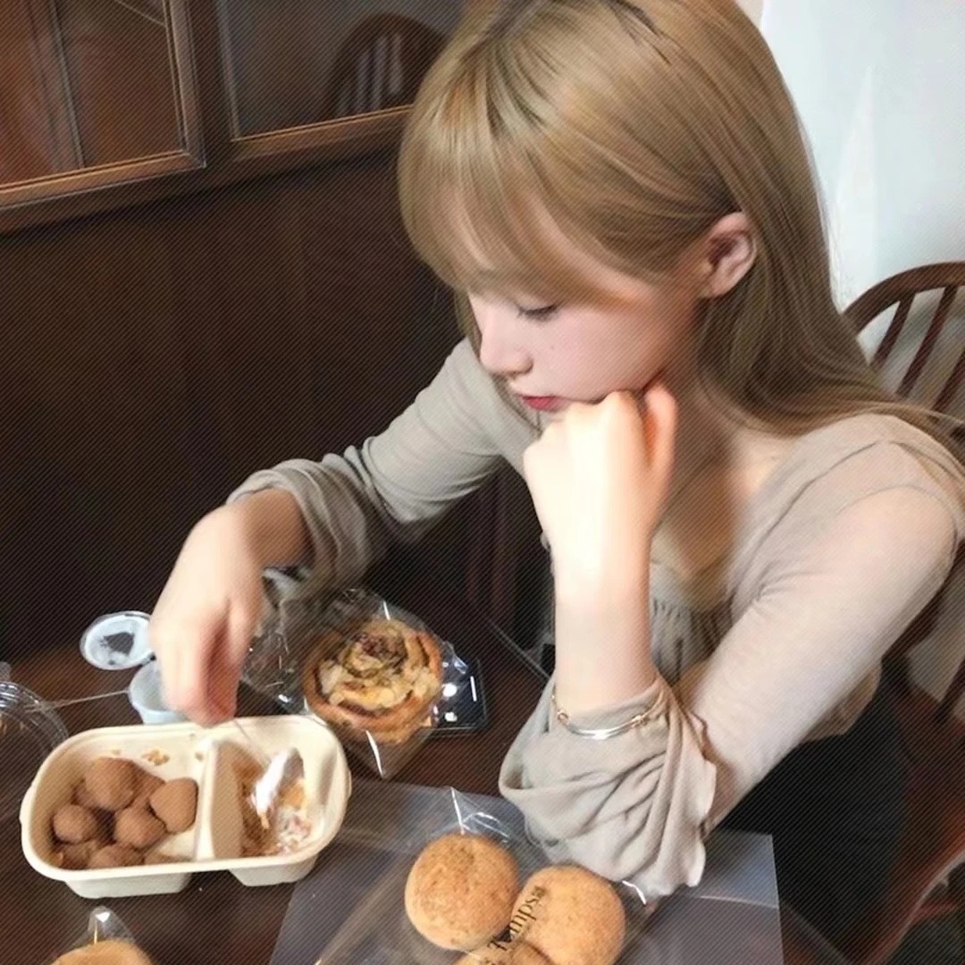 #女生头像[超话]#往事不再过问，未来共赴前程。 ​​​