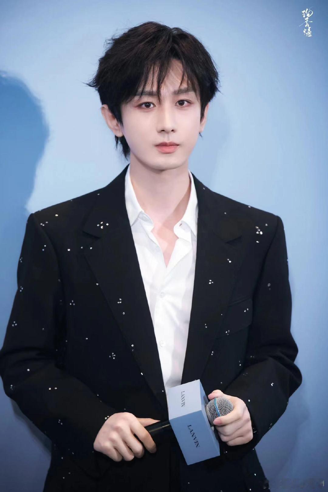 #成毅小卡什么含金量不必多说#怎么感觉大家好像都收到了成毅的礼盒啊！看到这几张有