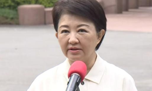 针对解放军对台军演，12月30日，台中市长卢秀燕受访时叫嚣，“任何危害2300万