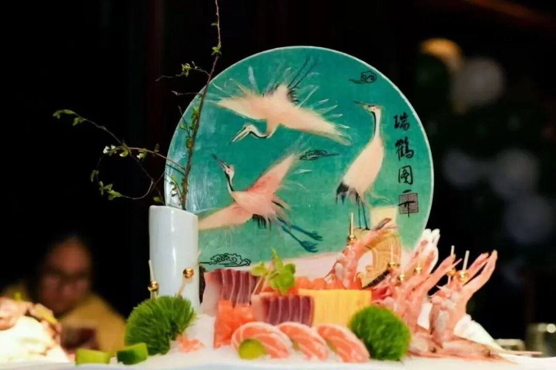 没有街边流量，80%回头客，杭州这家“漂亮饭”凭什么？