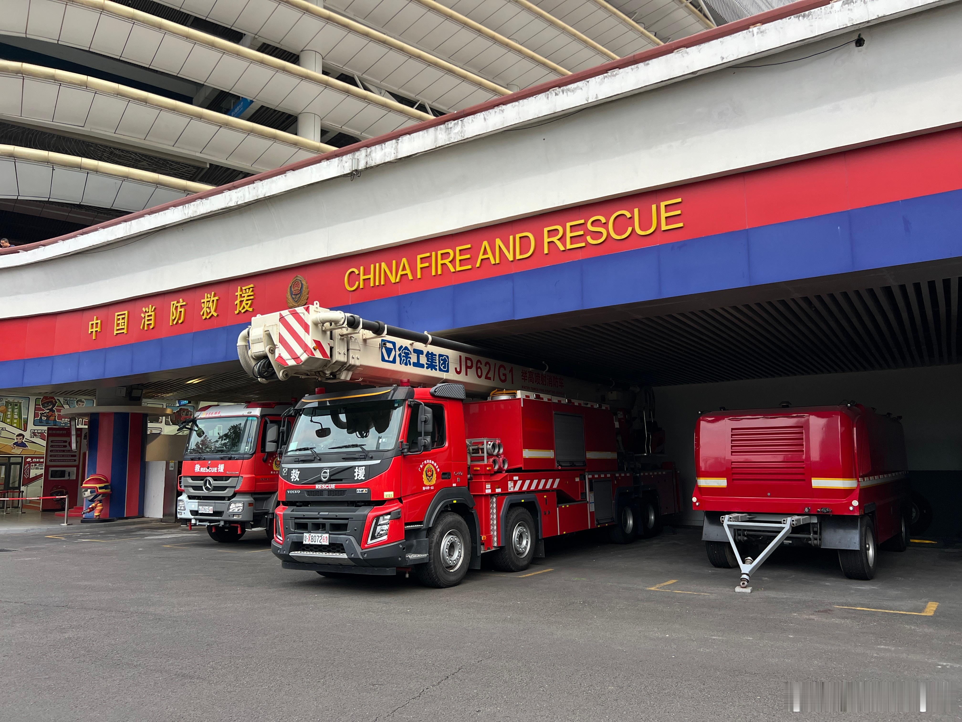 红色战车  国内知名度最高的开放式消防站之一😧可惜没有见到博浪涛101米据闻已