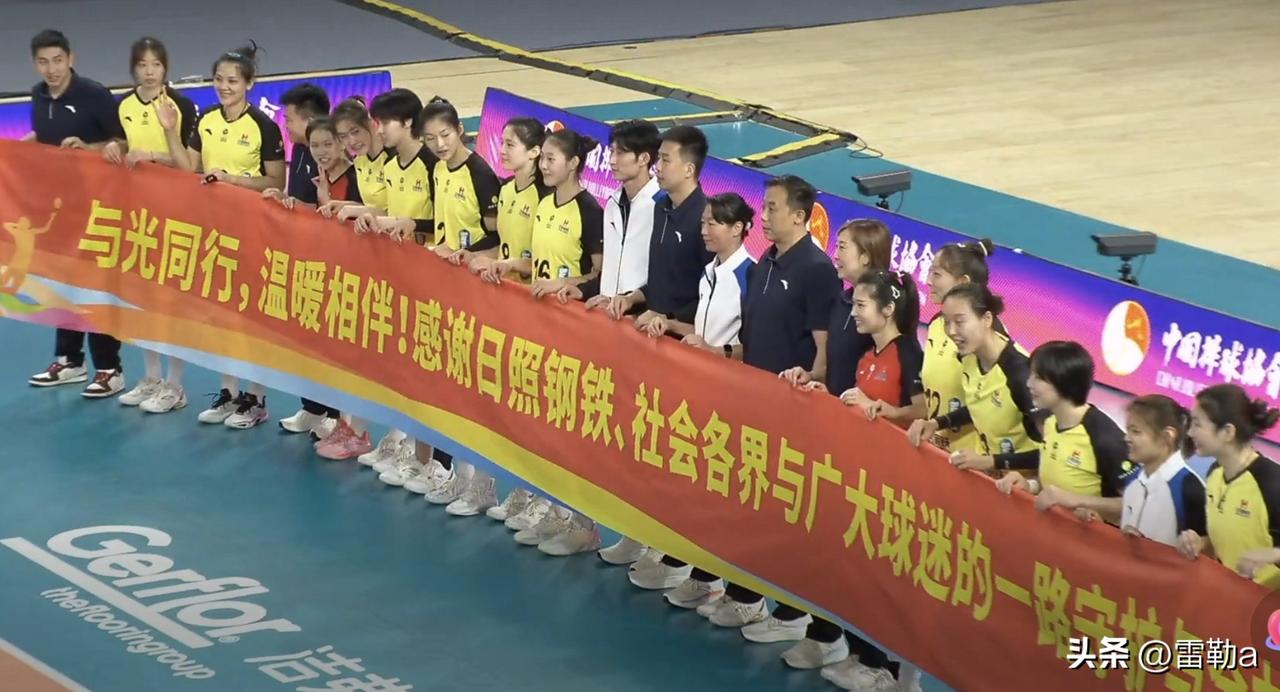 山东女排联赛夺得铜牌🥉🥉🥉，创造球队最好历史！

山东女排主场以3：0再度