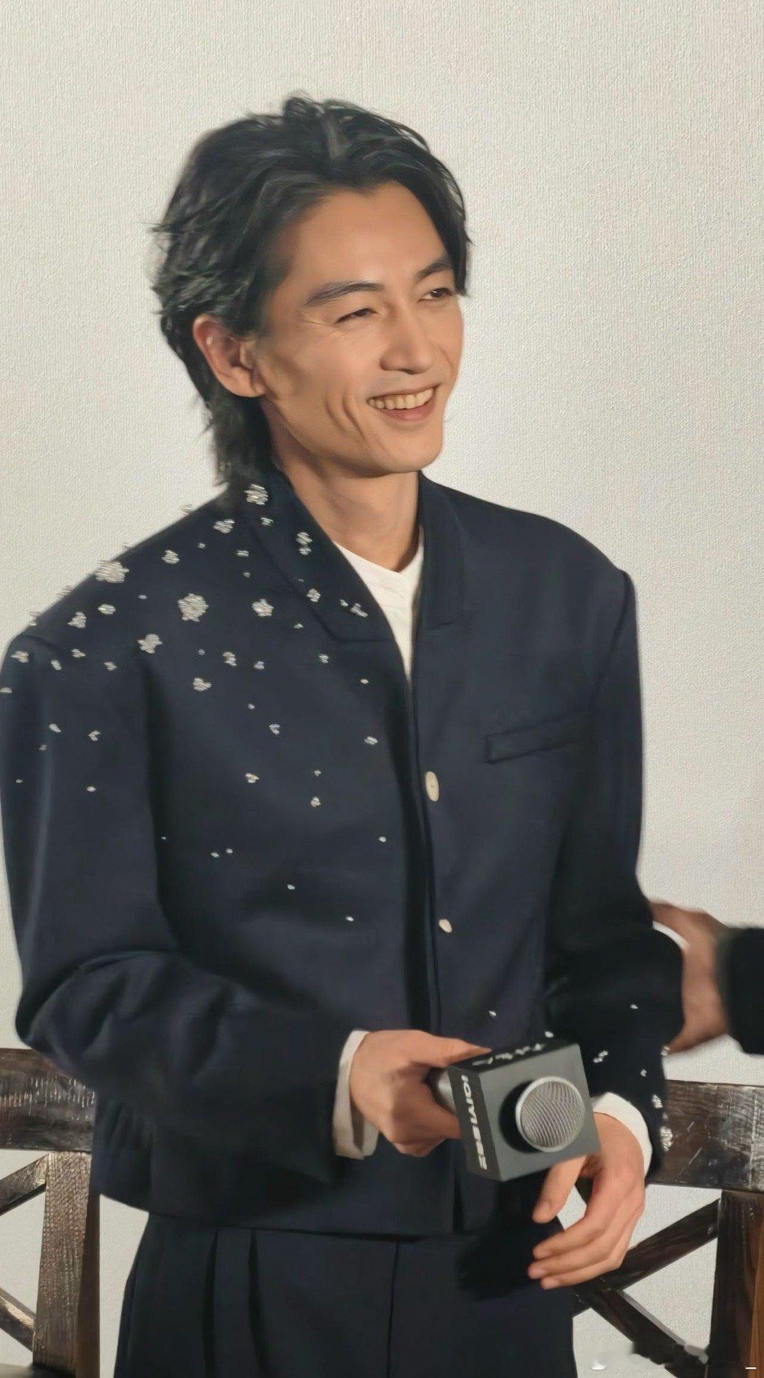 陈晓新角色古平原，是书生更是狂生！运筹帷幄，笑傲商界，打破常规。11月25日，《