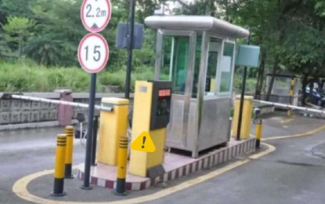 河南新蔡这事儿，看得人后背发凉。
 
孩子在学校人没了，这本来就是天塌下来的事。