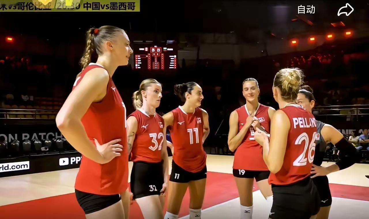 世界女排联赛香港站赛场刚结束一场重磅对决，美国女排2比3爆冷输给波兰，这场胜负直