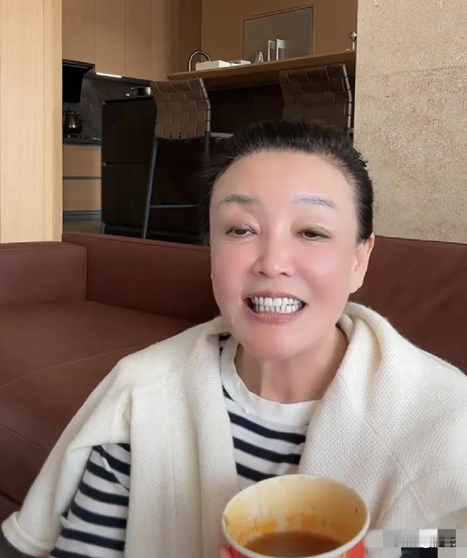 有没有发现
玥儿和箖箖制定的寒假计划，貌似有了变化。
小杨阿姨更新动态
昨天，他