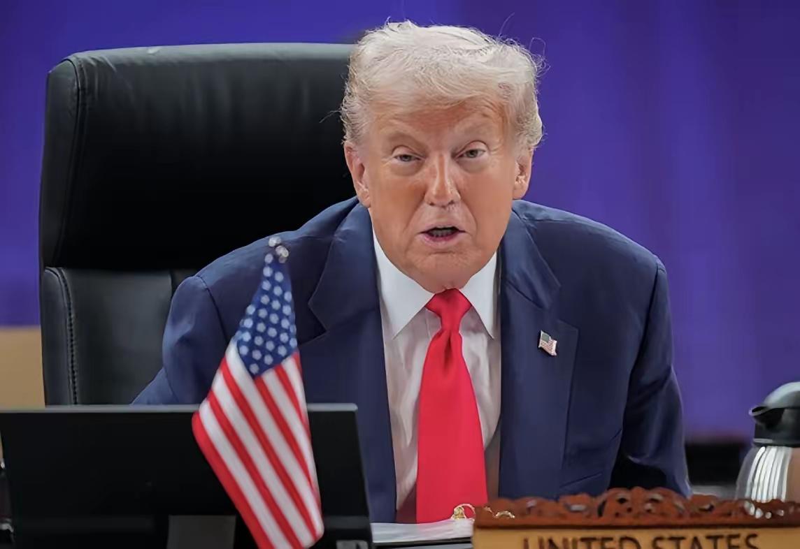 又想来这套！
面对媒体提问美国总统特朗普矢口否认要对委内瑞拉展开军事打击的计划，