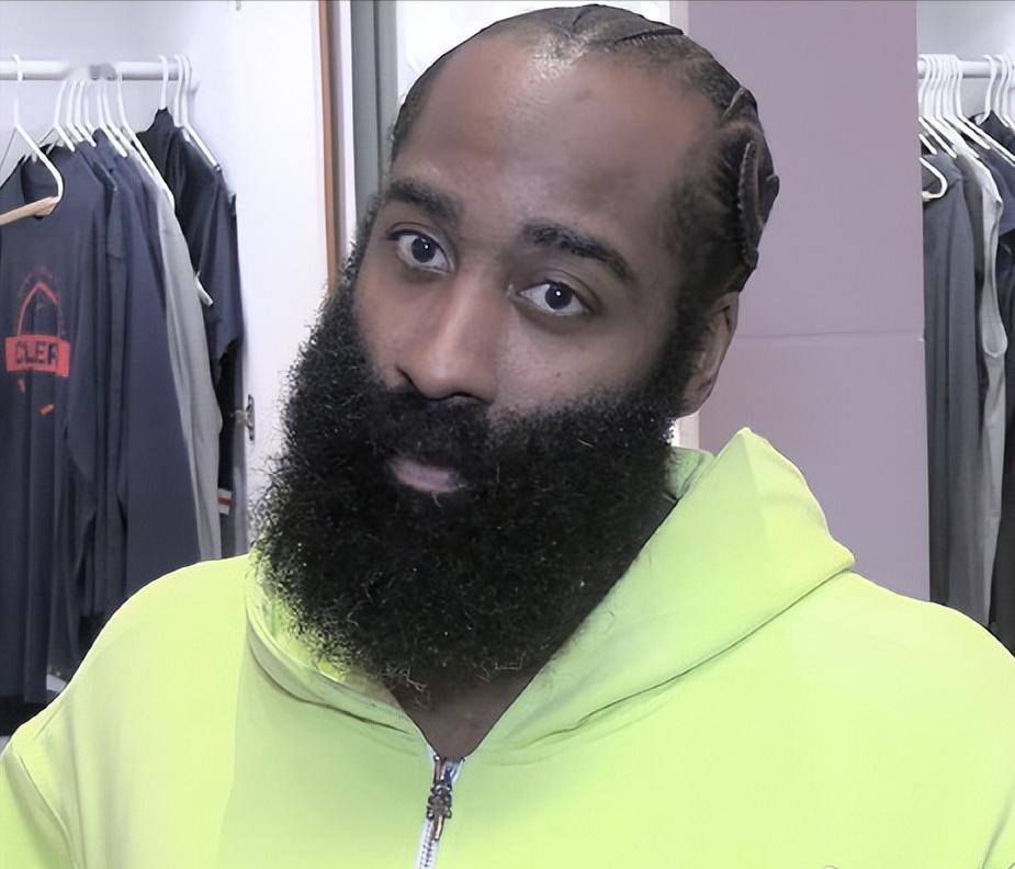 哈登谈小卡神勇状态：
“小卡状态非常好。他在这个联盟已经打了很久了，现在他出手这