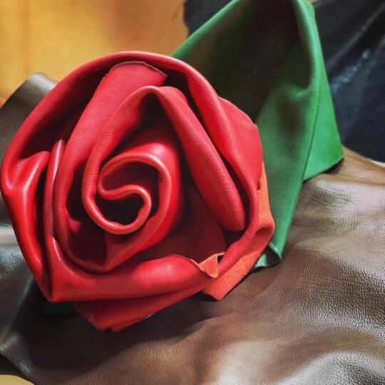 🌹探索托斯卡纳植鞣真皮：一件艺术，一段岁月