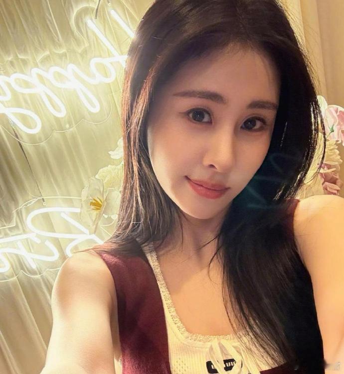 1. 井柏然没想到，他和刘雯低调的公开互动会引发不少负面舆论。如今两人似乎不再进