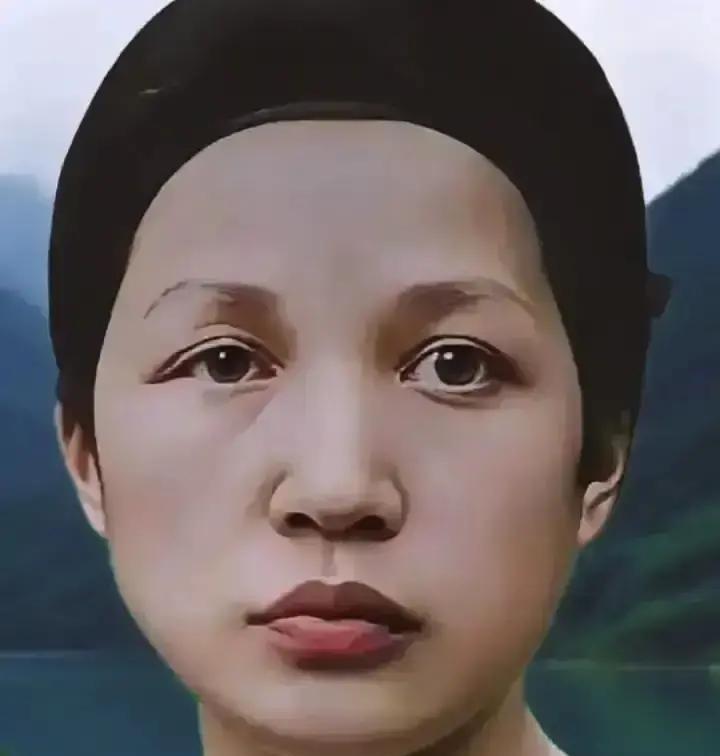 文七妹把毛泽东按在树后，自己先探出半个身子，看那虎动不动。老虎蹲在原地，尾巴尖一