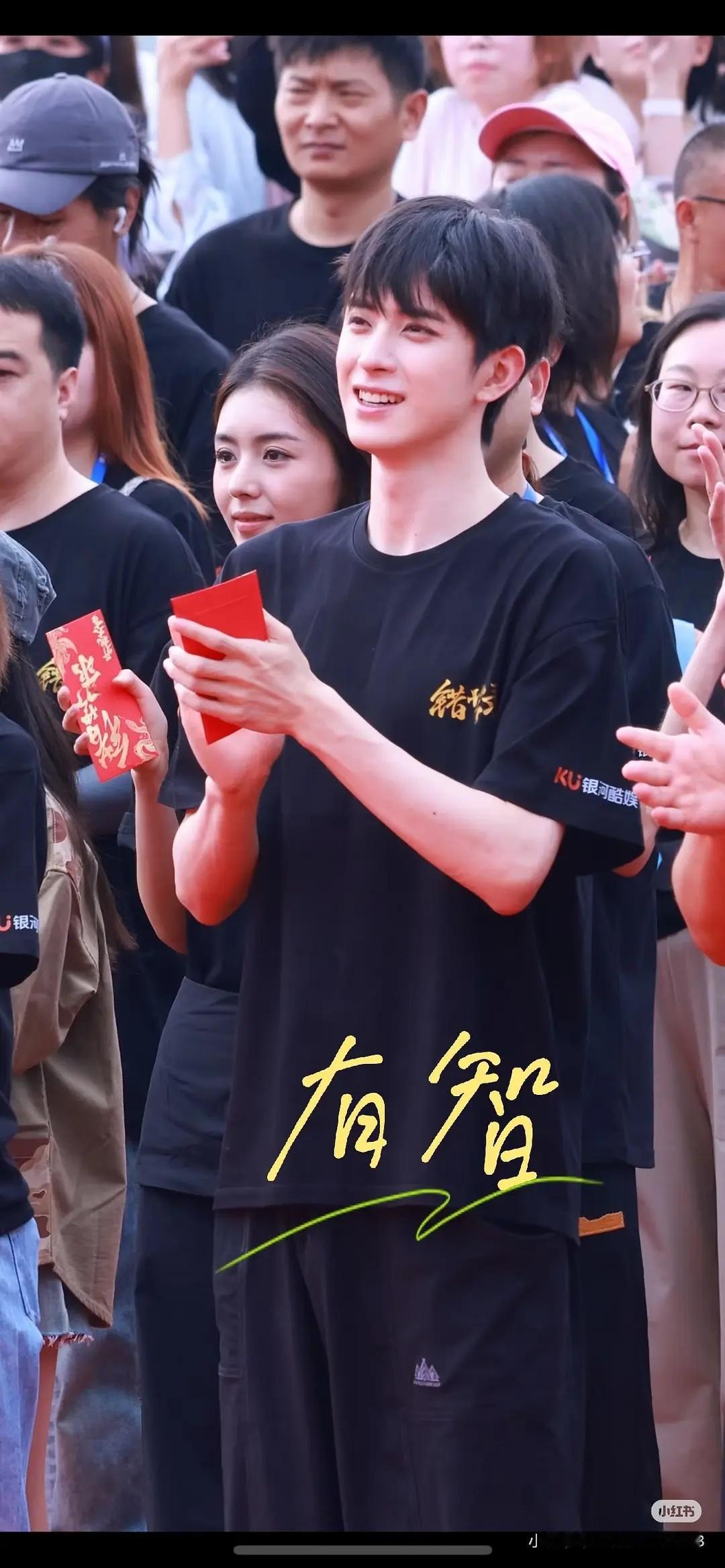 错世录早上7点就开机了！敖瑞鹏代拍生图已出！！状态真好啊，青春男大