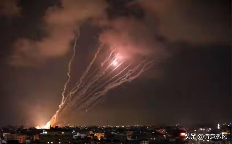 美军航母遇袭，美军机被击落，伊朗击沉油轮，特朗普或被“逼宫”
 
中东的火药桶在