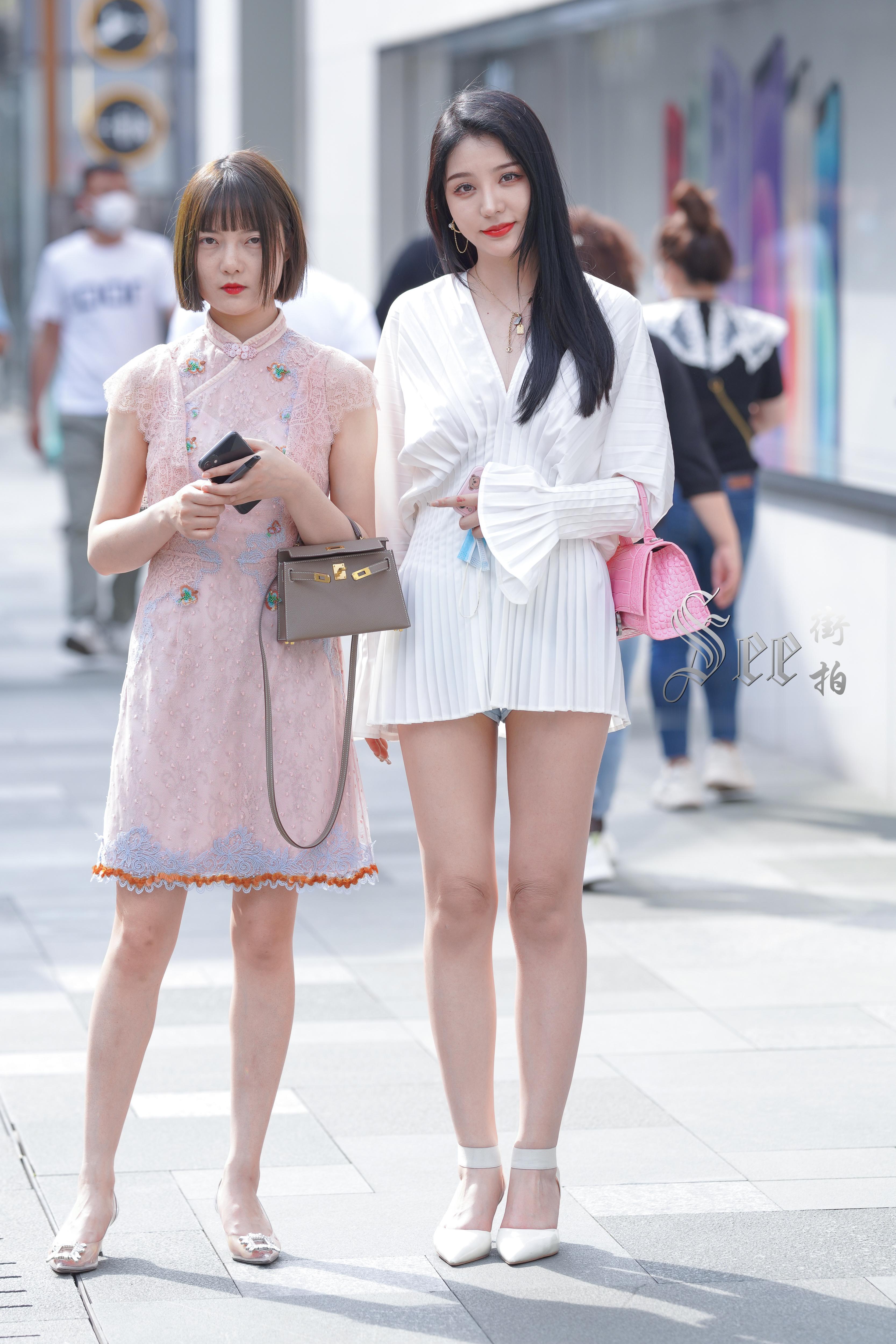 白色裙装动人甜美~~ ​​​