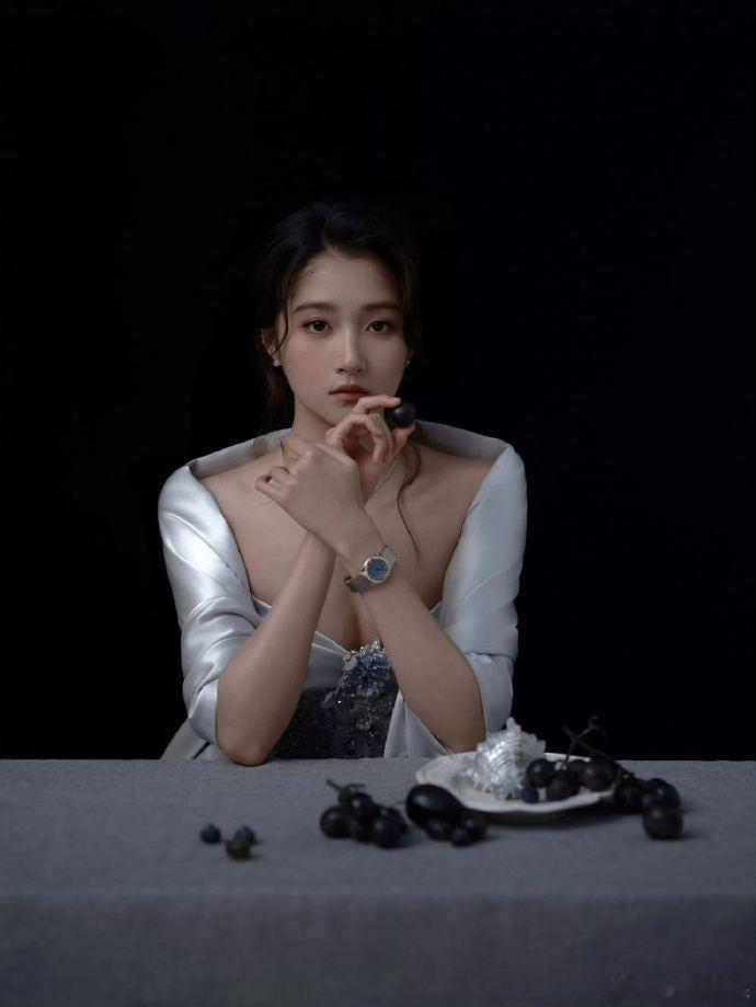 关晓彤一套造型后是另一套新的造型 我宣布晓彤出妆我只看春楠！这几天连续被晓彤美貌