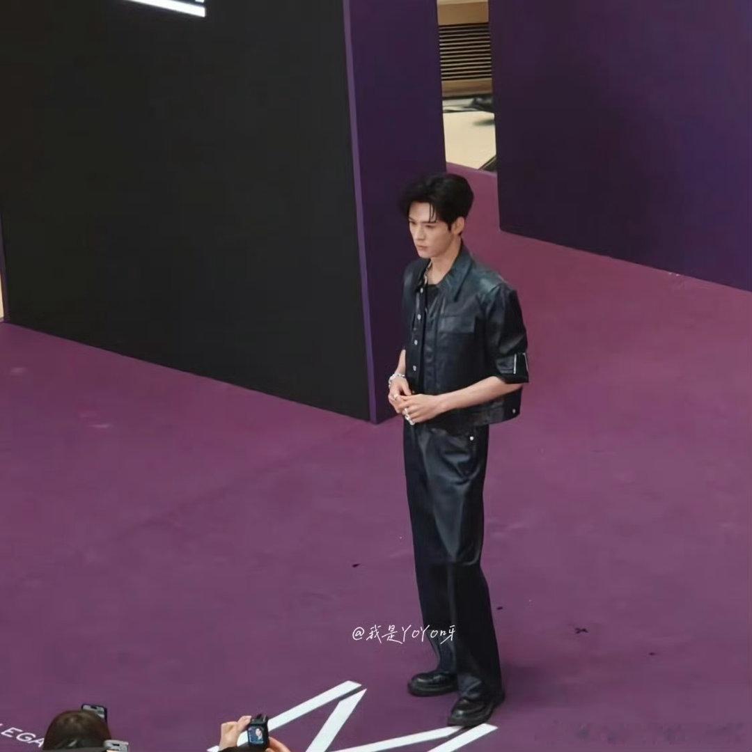 龚俊超绝连轴转状态连轴高强度行程完全没垮颜值，龚俊状态真的杀疯了昨日清爽少年感拉