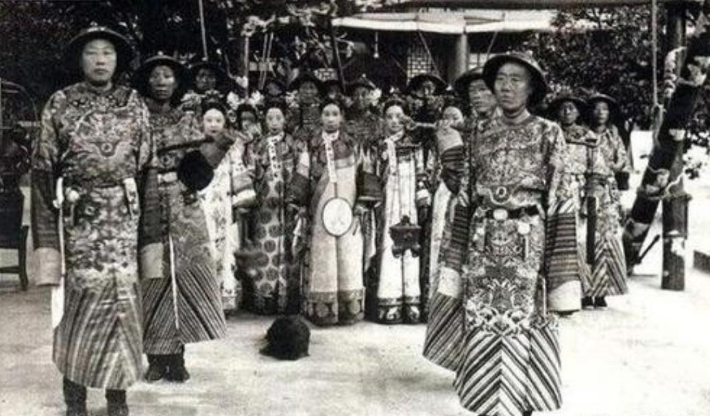 1908年，慈禧太后死后，李莲英便失去了最大的靠山，为慈禧守孝100天后，李莲英