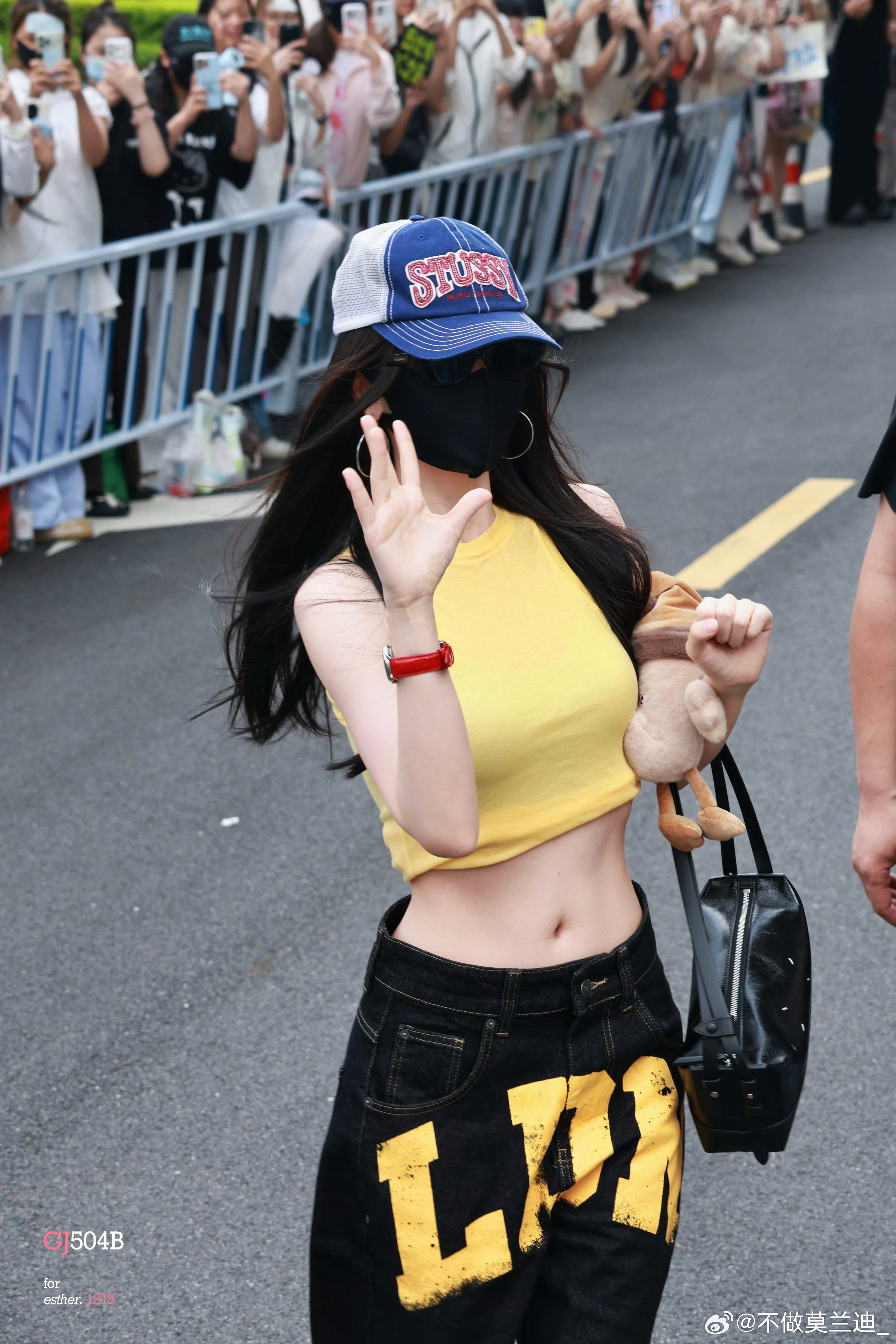 虞书欣长生骨上班路透好细的腰好美的状态超级辣妹🌶 