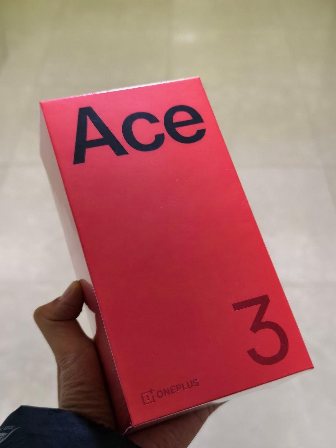 出差回来，终于有时间取在快递柜躺了好几天的一加 Ace3 了。

这个是16+1