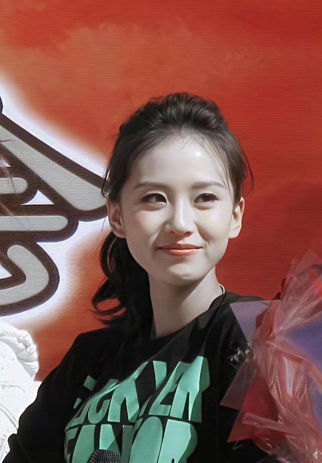 翻到刘诗诗早期旧照，瞬间被戳中！那份清丽脱俗的气质藏不住，满屏都是纯粹又灵动的少