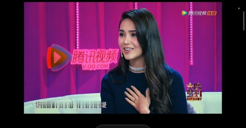 食伤女恋爱脑子起来也是真恋爱脑子，因为他们真的相信感情，比财女官杀女更相信爱情。