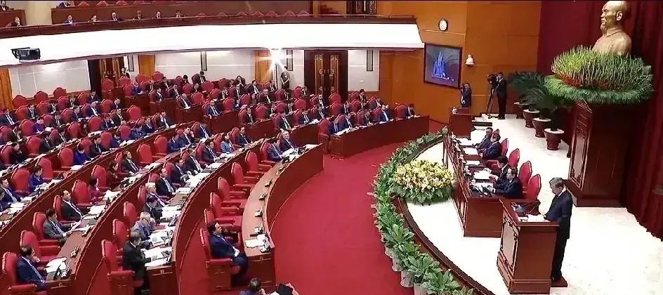 越南这波操作真把各国看傻了！靠着左右逢源玩地缘平衡拿捏欧美资本，南海反复横跳给中