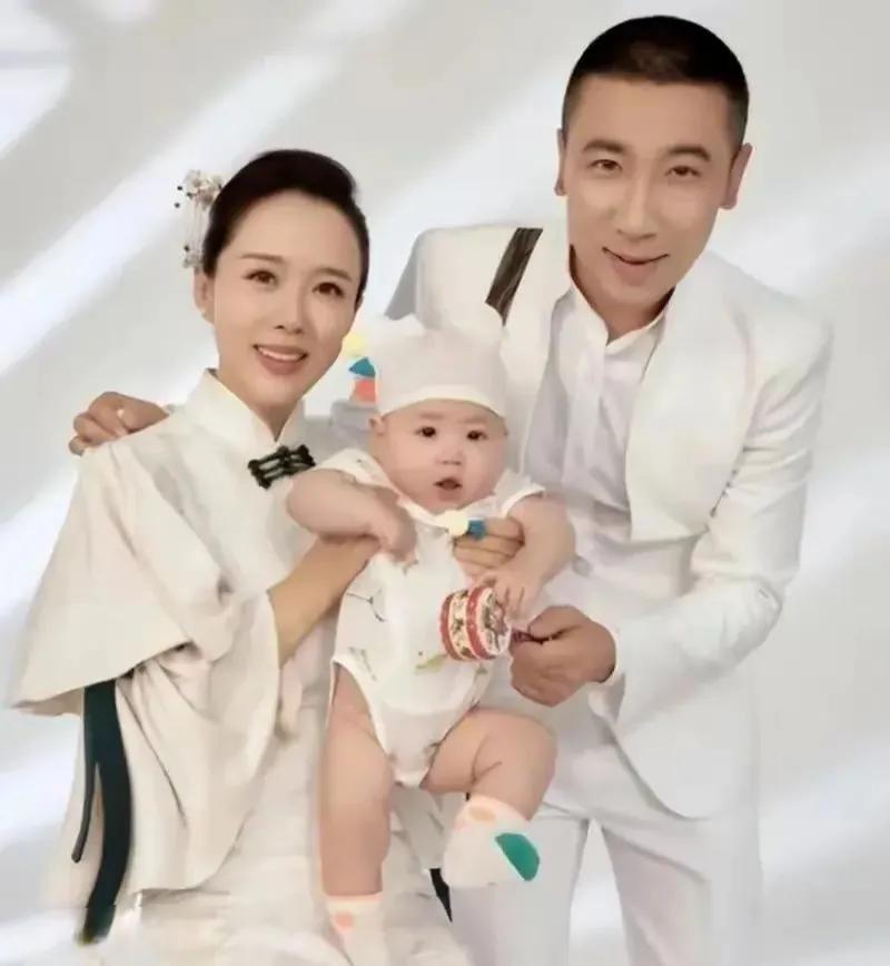 颜丹晨，颜值高，人品好，口碑好，她是一级演员，她2018年获得全国三八红旗手称号