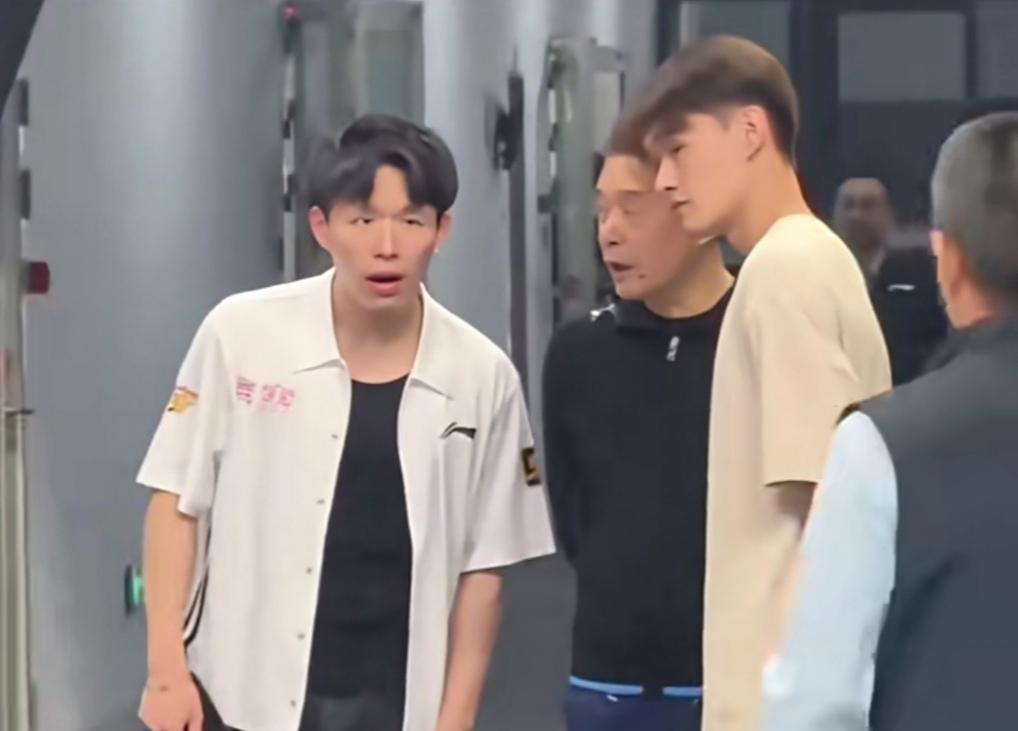 引援策略转向，广东宏远开启低预算寻宝模式
 
在小陈总收紧俱乐部资金投入之后，广
