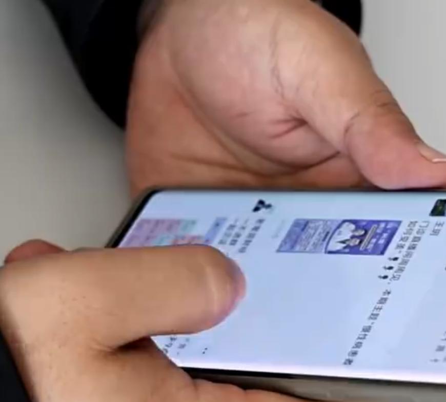 上网登录朋友圈，不就是为了开心、为了交友热聊吗？可这位，却抑郁了！
前不久，江苏