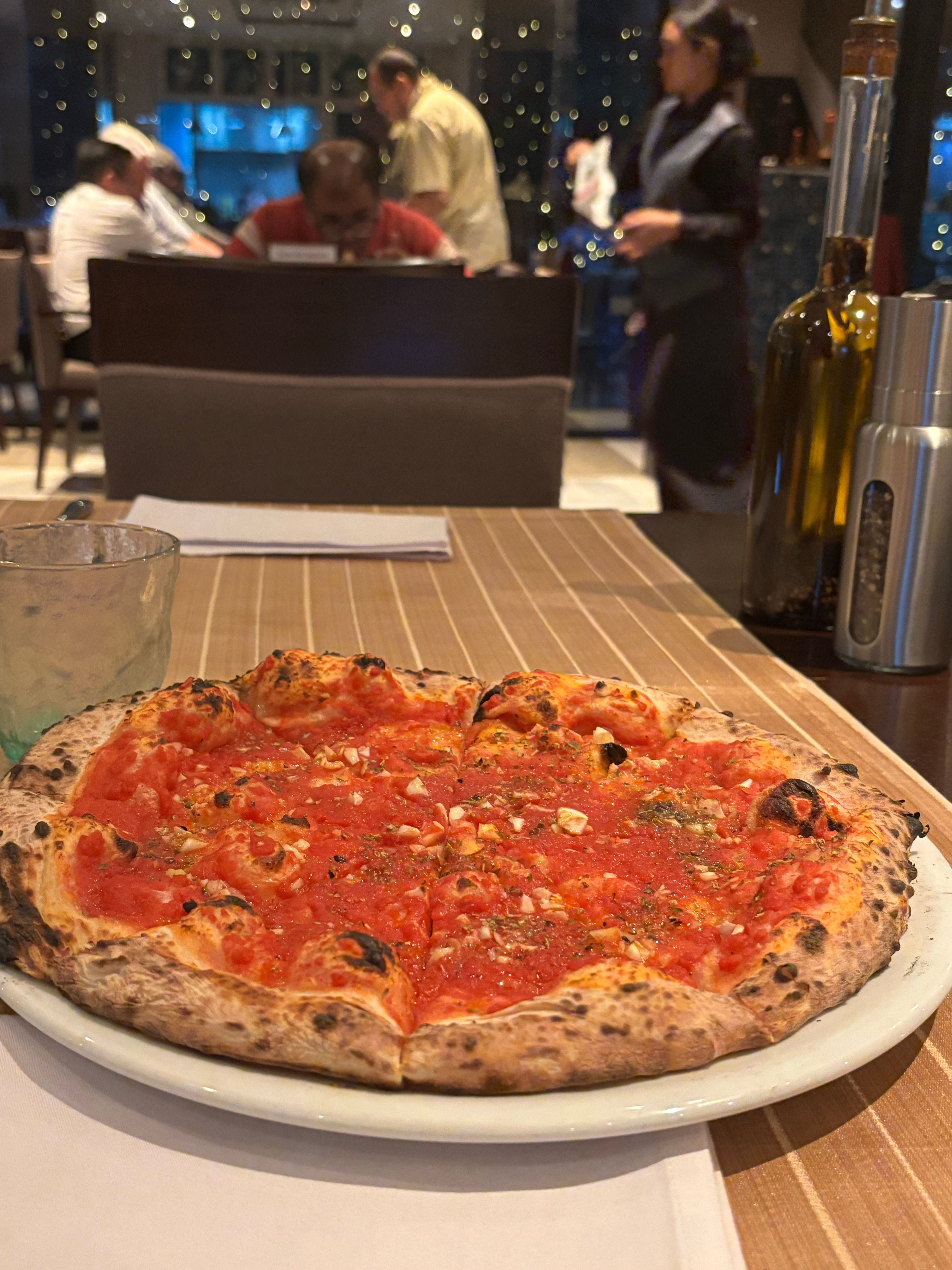 晚餐在万象排名第一的意大利馆子吃西方人一直在吃工业革命的红利他们的生活方式成为亚