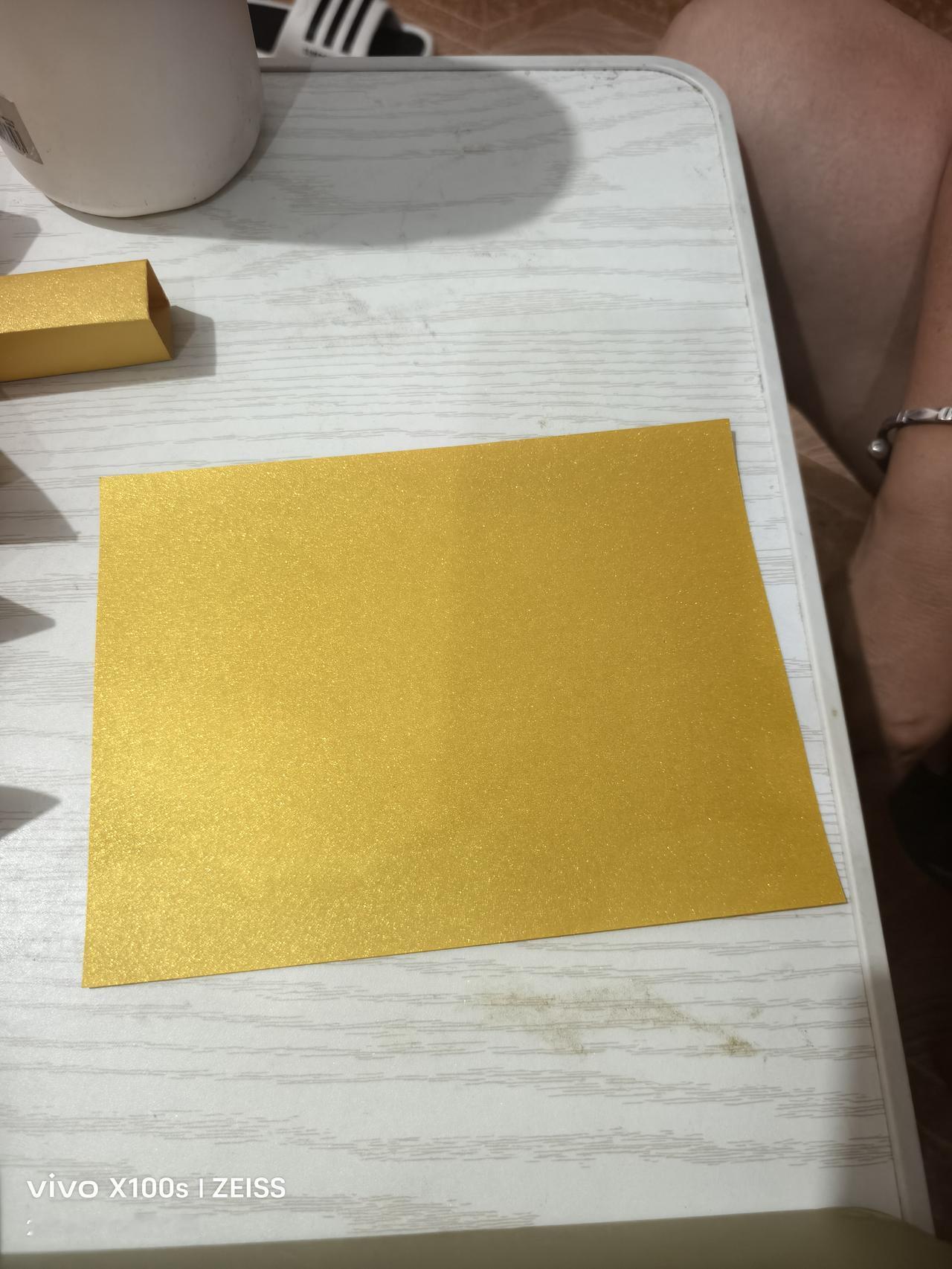 想俺娘了
     听说自己折的金元宝是有灵魂的，上面有指纹有思念，亲人会收到!