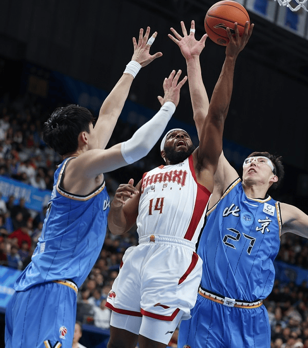 北青：有没有周琦，北京男篮的防守质量判若两队