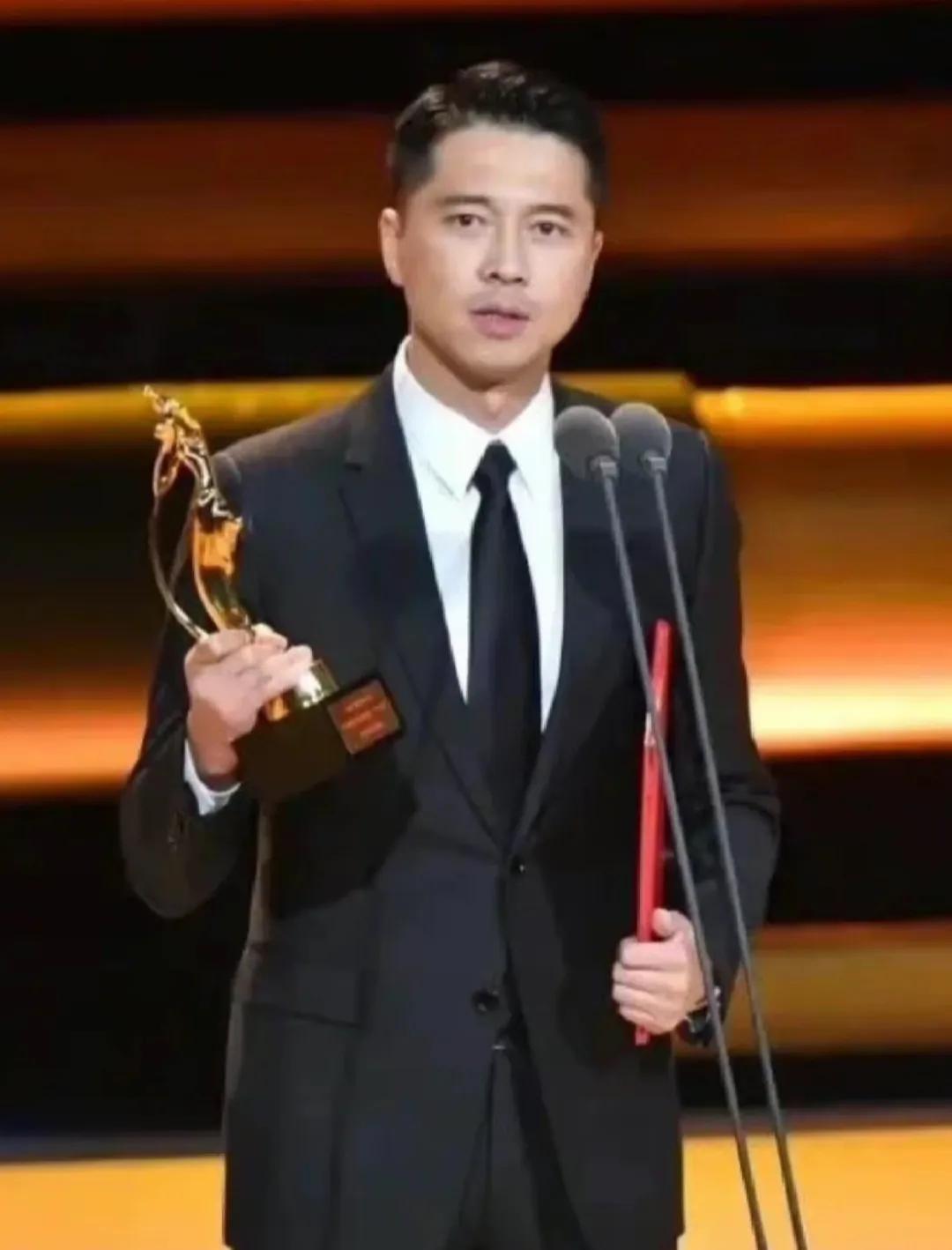 内娱要完蛋了
王雷兢兢业业演戏，几乎没有本名登热搜的情况，综艺也几乎不上，商务也