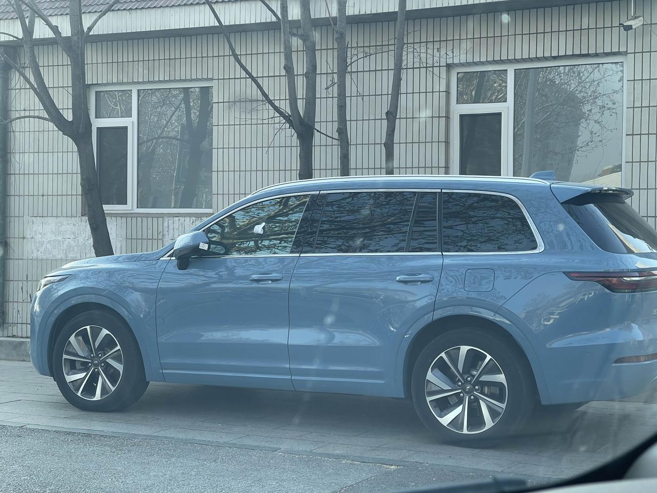 很理想，不过，可喜可贺的是交警贴上了[笑哭]