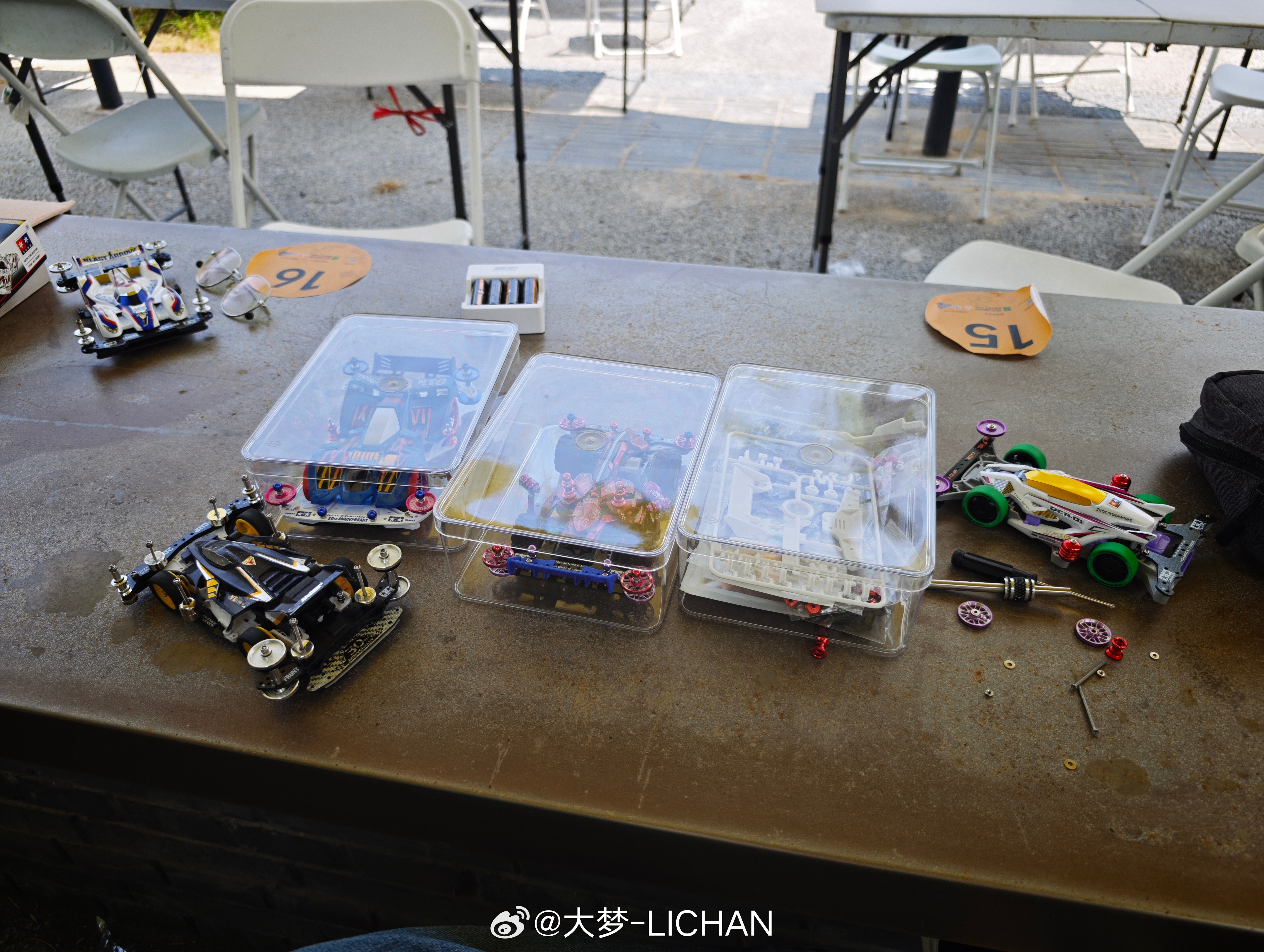 北京玩四驱车氛围是真好啊！一个虽然我今天战损了一个轮胎和马达，但是一轮晋级还是很