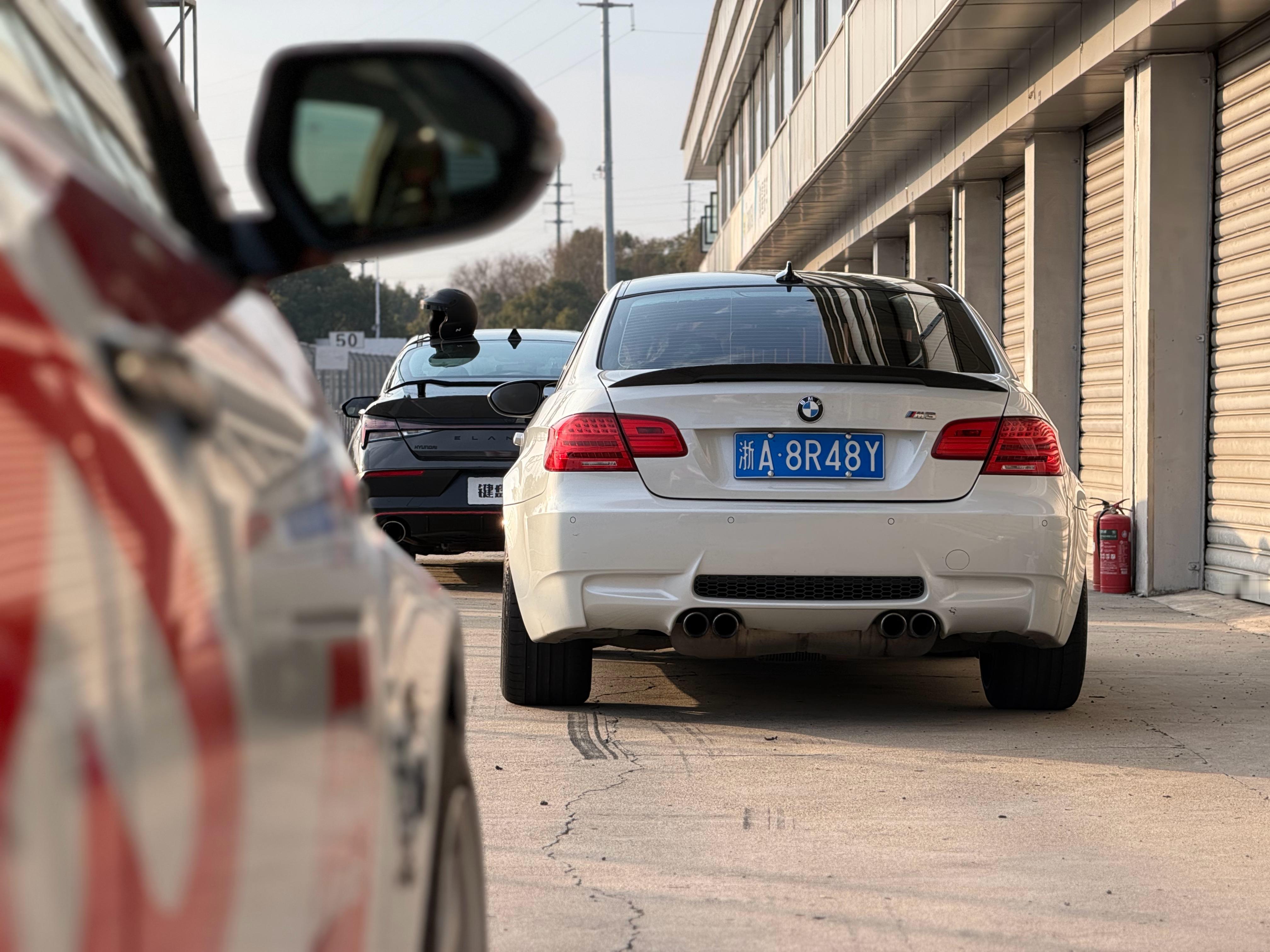 今天借的场，在天马跑了下自己的车，赛道不熟，但开得挺爽。汽场全开