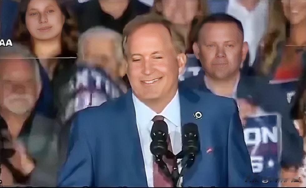 肯·帕克斯顿在得州初选胜选演讲中感谢特朗普的关键背书，称其是“政界最强大的力量”
